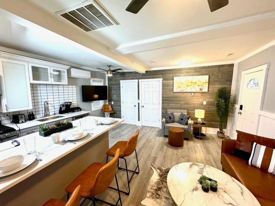 Appartamento Little House On 47Th Cleveland Esterno foto